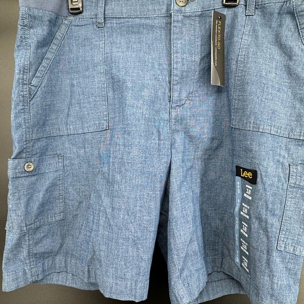 Lee Men’s Flex-to-Go Relaxed Fit Bermuda Cargo Shorts - Picture 2 of 6